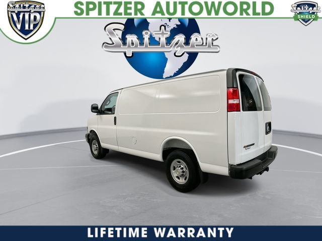 New 2026 Summit White Chevrolet WT image 7
