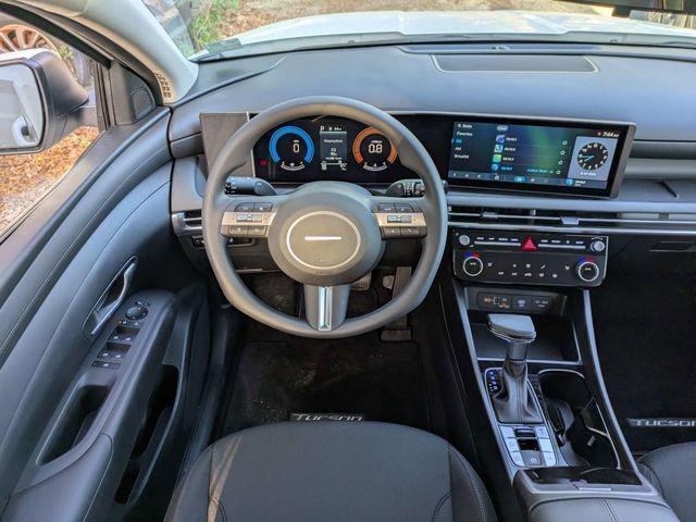 New 2026 White Hyundai SEL FWD image 17