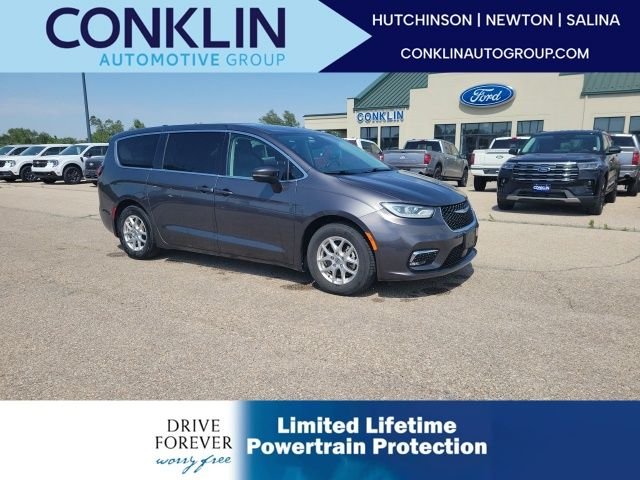 2023 Chrysler Pacifica's photo