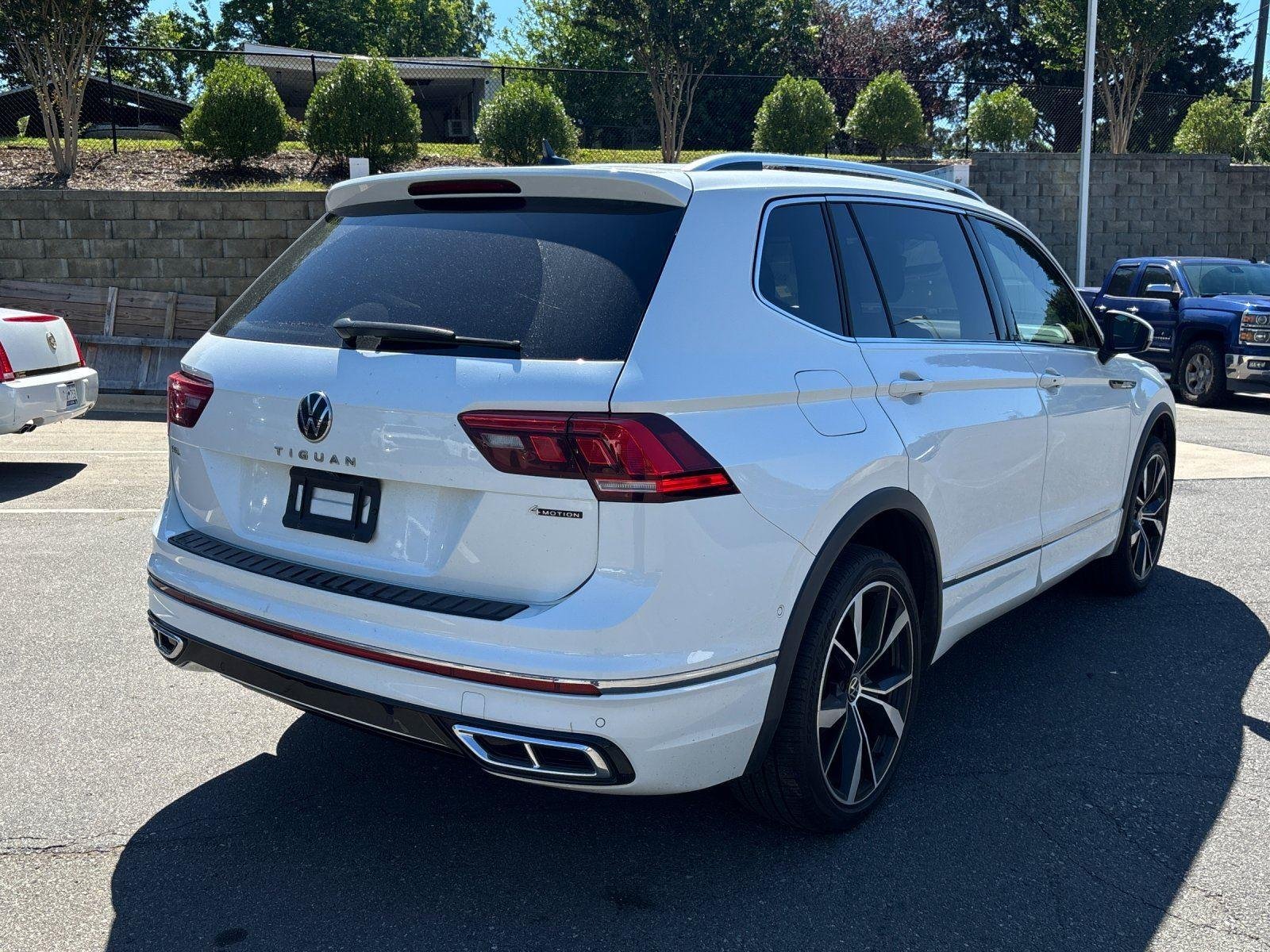 Used 2022  Volkswagen SEL R-Line image 5