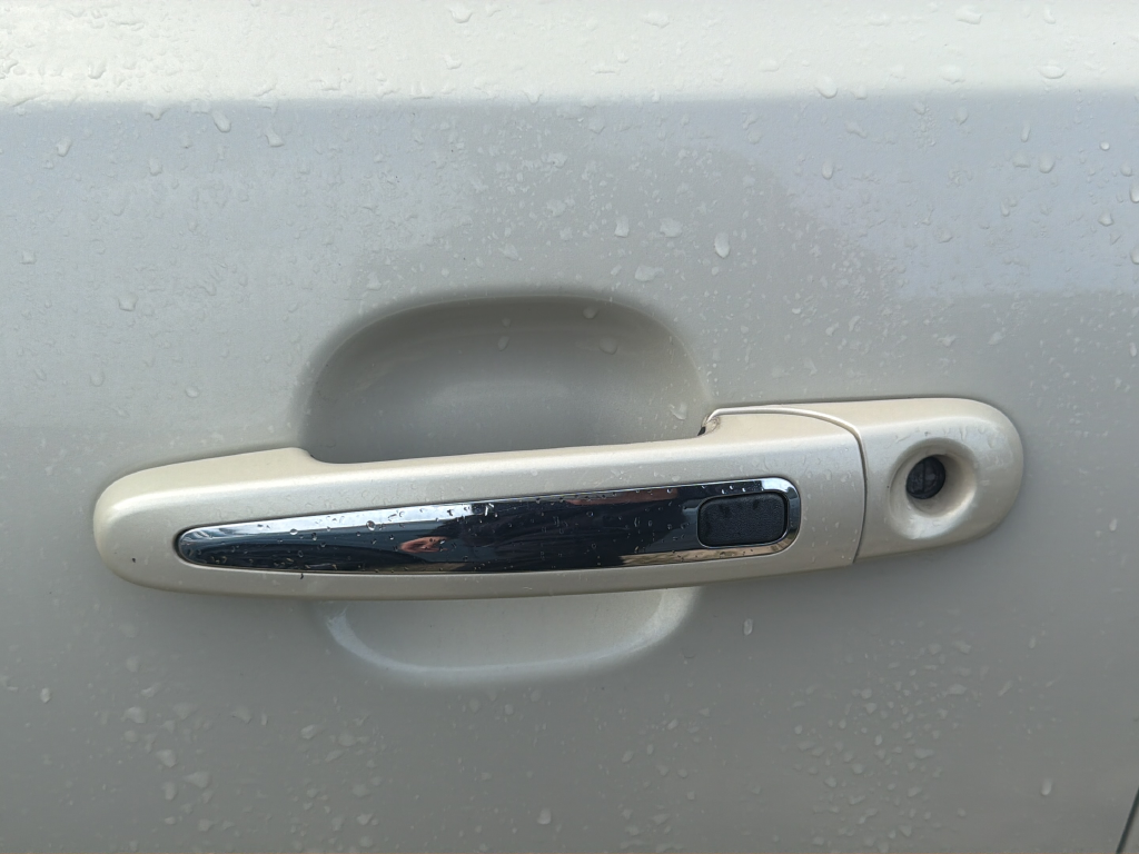 Used 2014 Silver Lincoln Base image 21