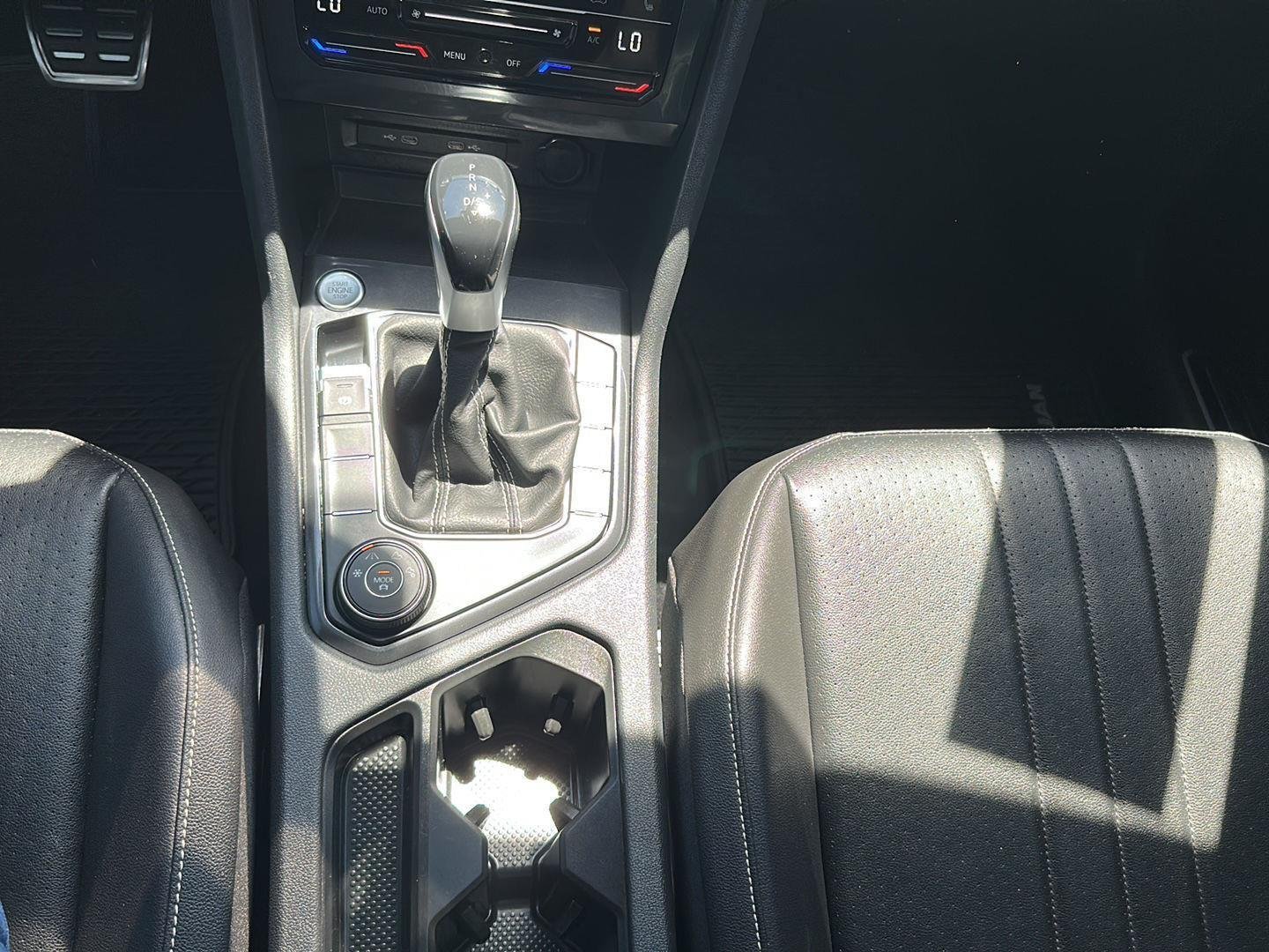 Used 2022 Pure White Volkswagen SE R-Line Black image 27