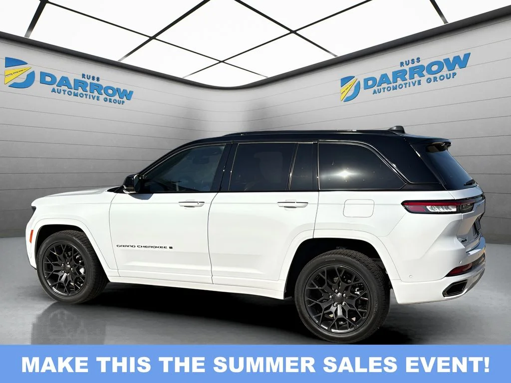 New 2025 Bright White Clear-Coat Exterior Paint Jeep Summit Reserve image 6