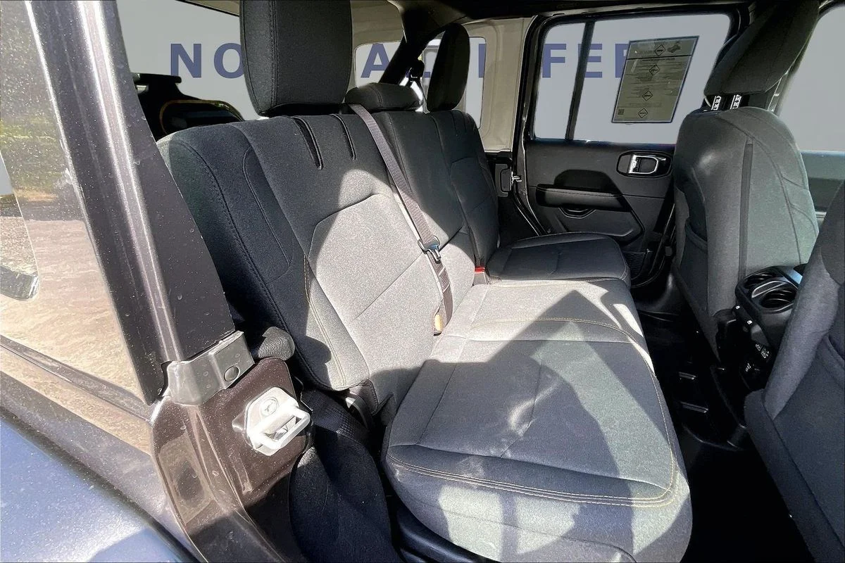 Used 2025  Jeep Sahara 4xe image 24