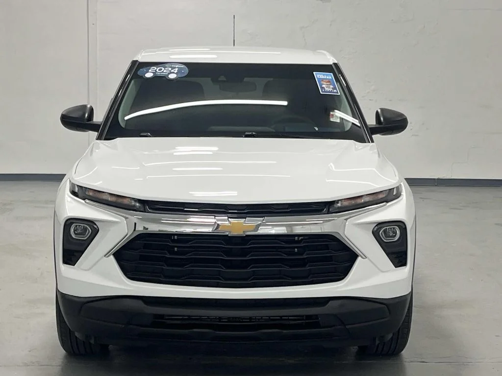 Used 2024 Summit White Chevrolet LS image 3