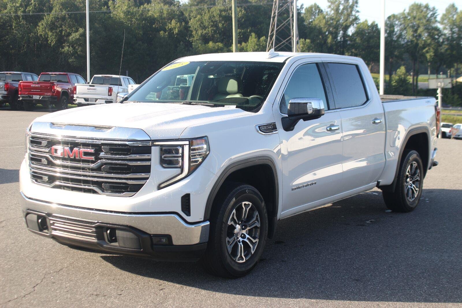 Used 2025 Summit White GMC SLT image 3