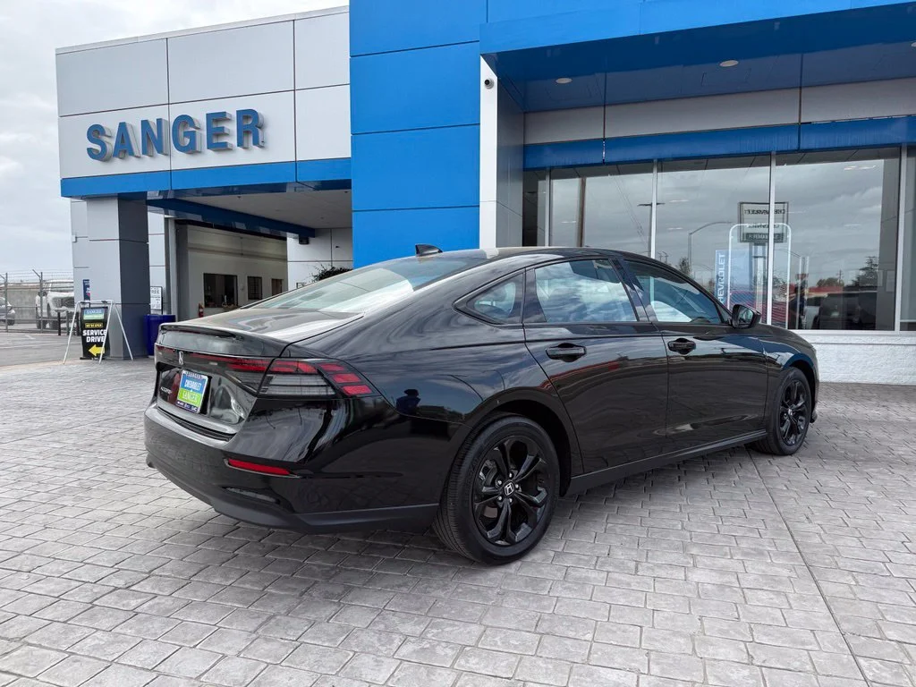 Used 2025 Black Honda SE image 10