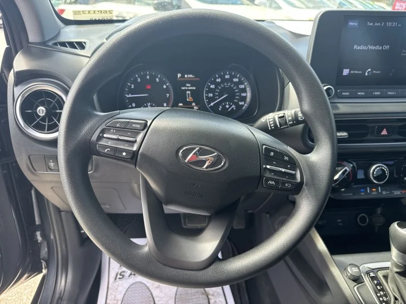 Used 2022 Gray Hyundai SE image 22
