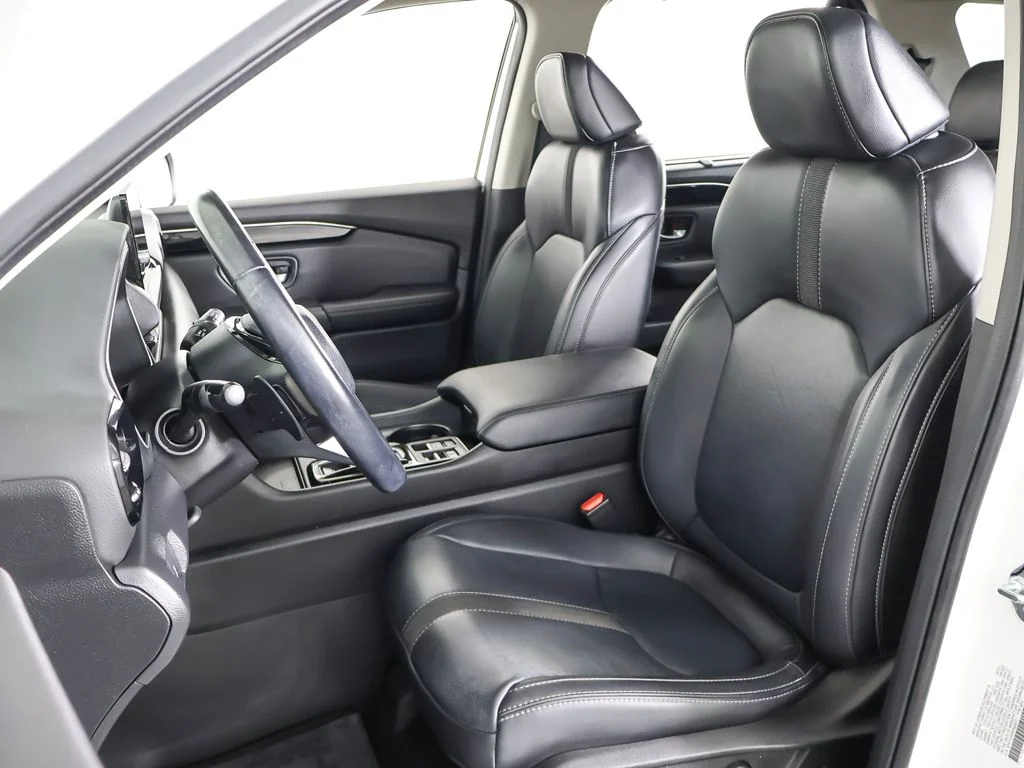 Used 2023 White Honda EX-L image 28