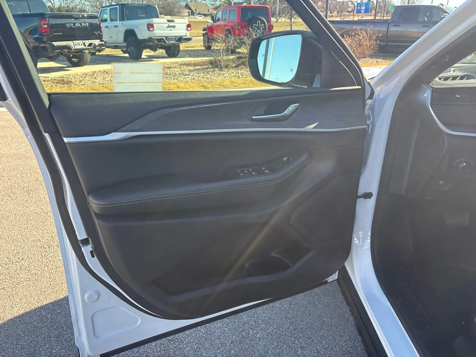 New 2026 Bright White Clearcoat Jeep Laredo Altitude image 18