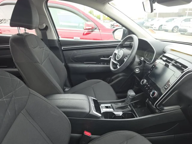 Used 2024 Silver Hyundai SE image 4