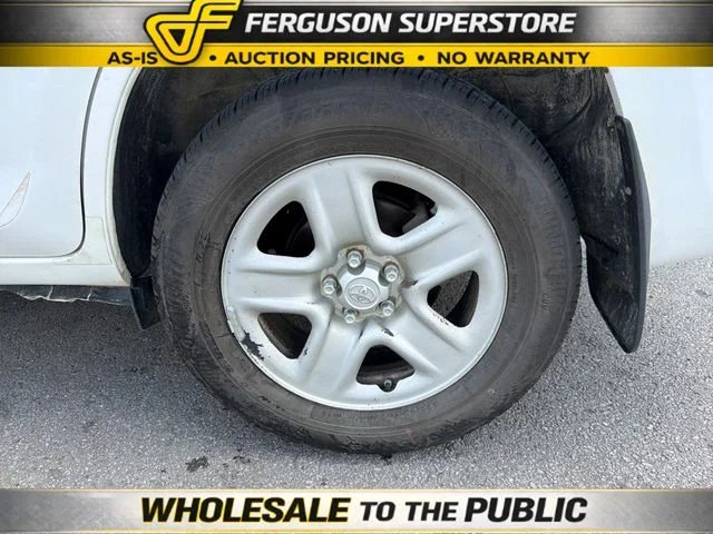 Used 2010 White Toyota Base image 31