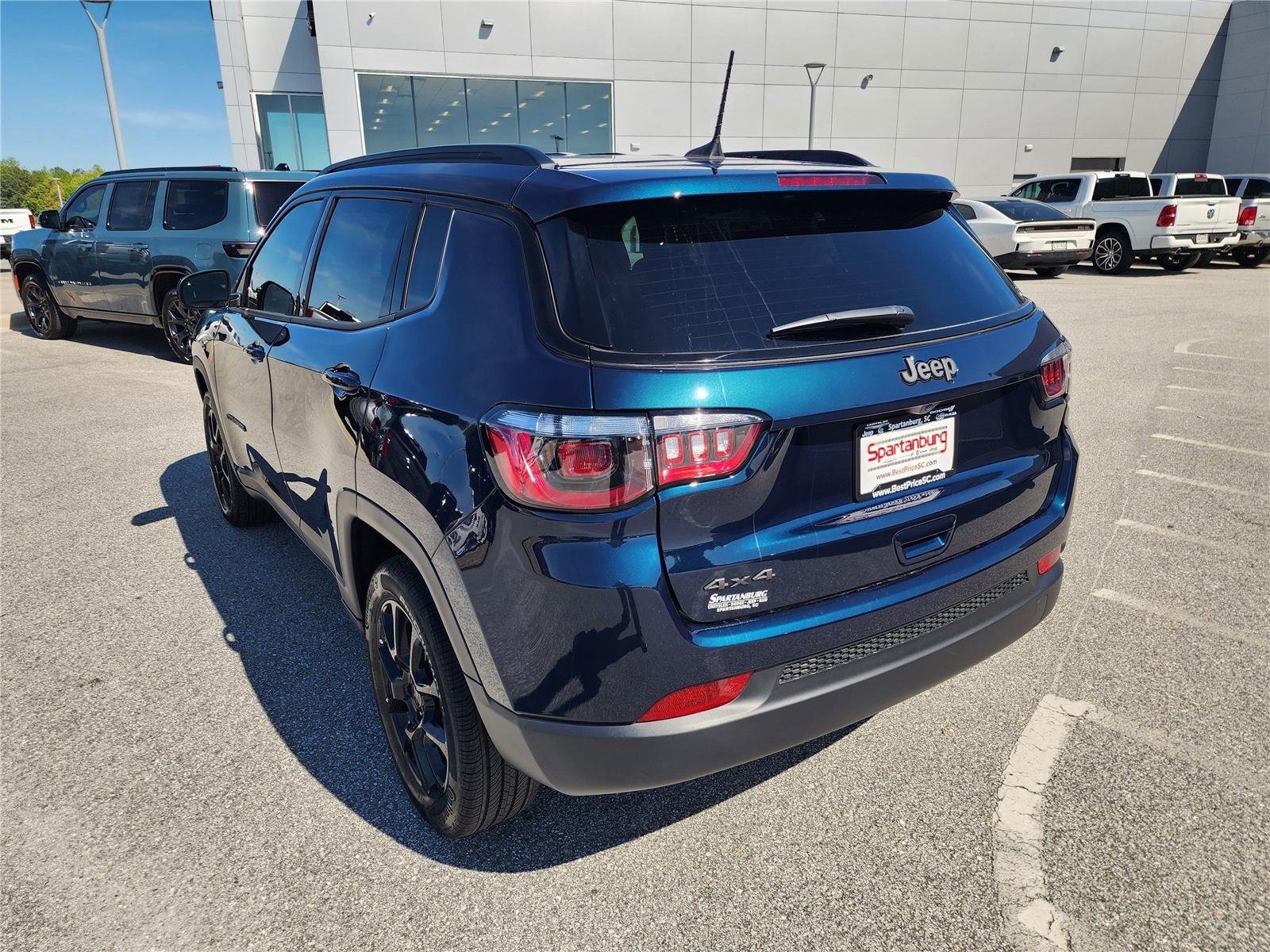 New 2026 Fathom Blue Pearl Coat Jeep Latitude Altitude image 4