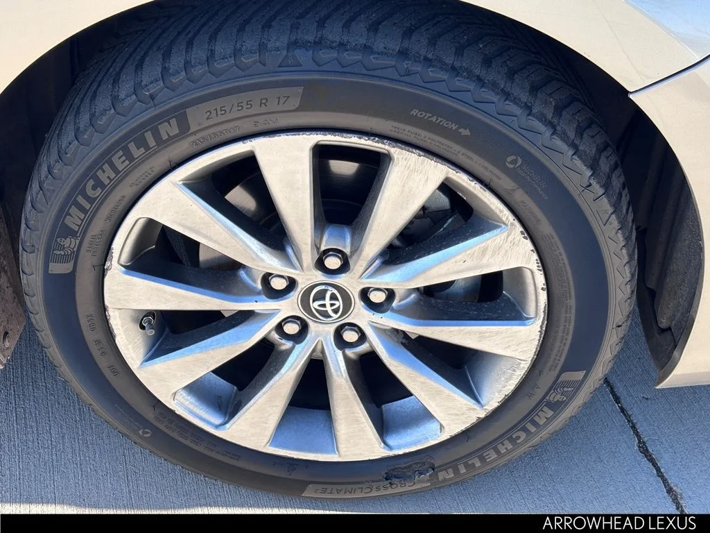 Used 2015  Toyota XLE image 10