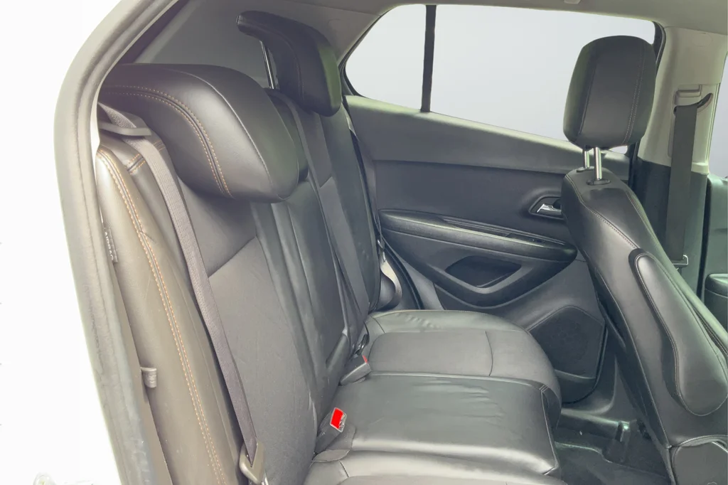 Used 2022 White Chevrolet LT image 21