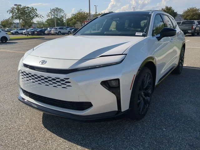 New 2026 Oxygen White Toyota Limited image 8