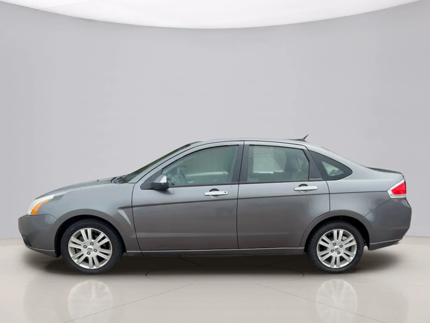 Used 2010 Silver Ford SEL image 2