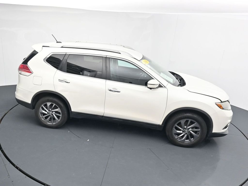 Used 2016 White Nissan SL image 32
