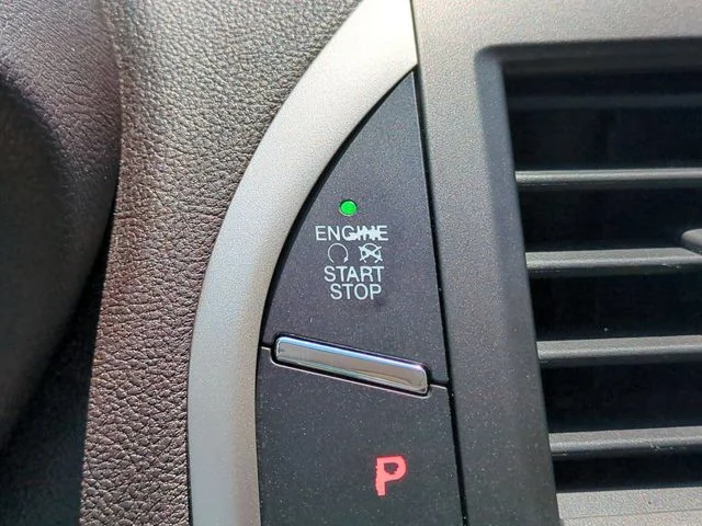 Used 2015 White Lincoln Base image 26
