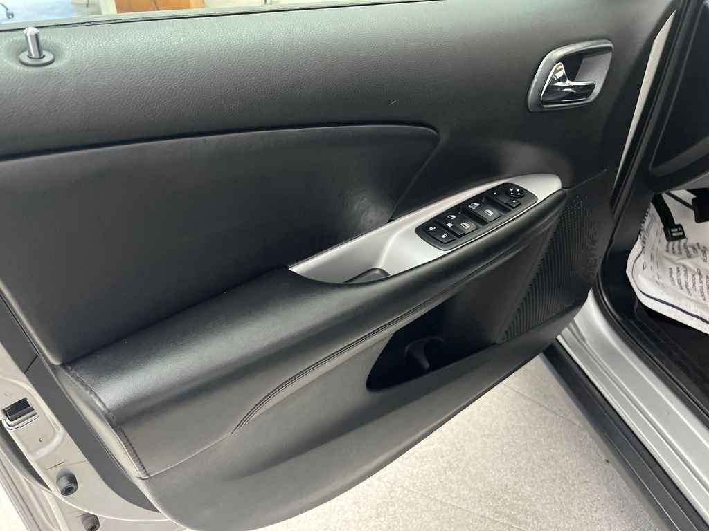 Used 2020 Silver Dodge SE image 11