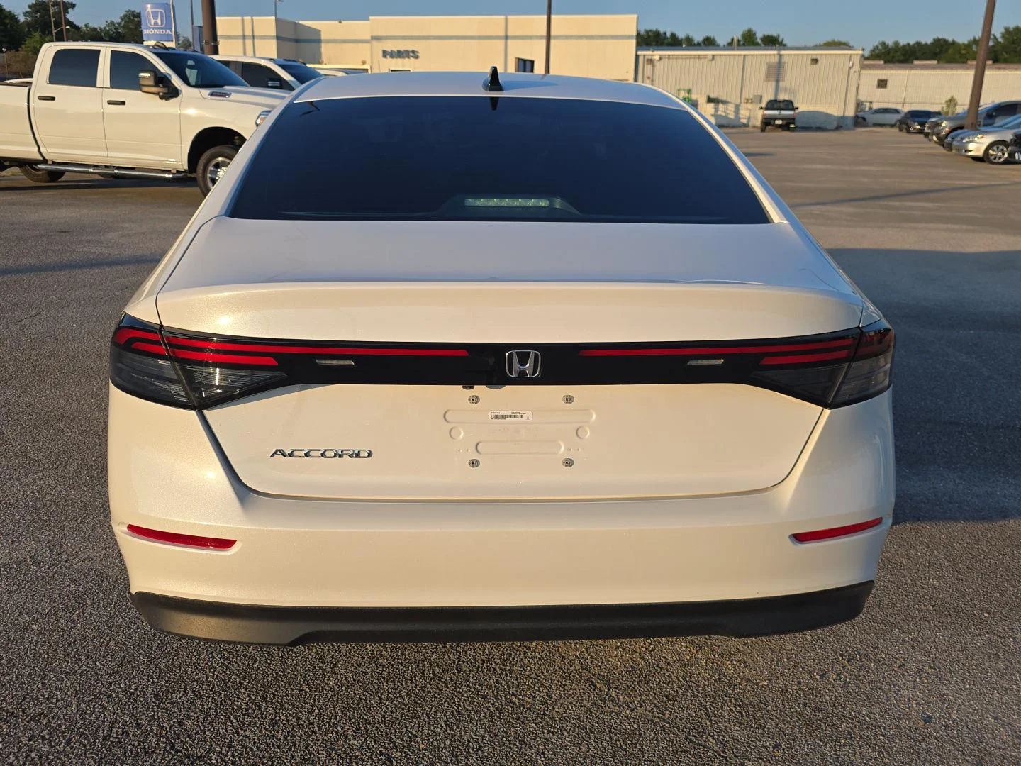 Used 2025 Platinum White Pearl Honda SE image 4