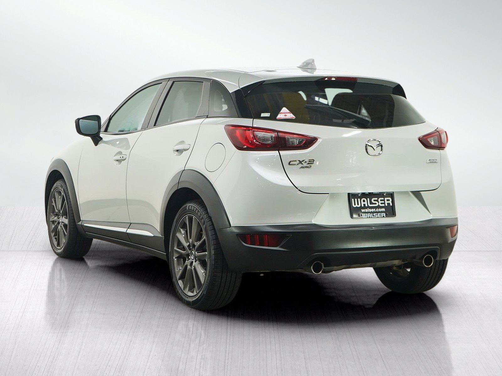 Used 2016 Crystal White Pearl Mica Mazda Grand Touring image 3