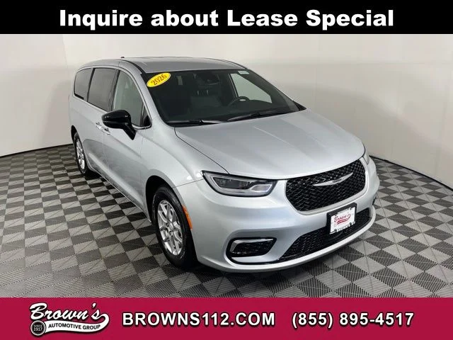 2026 Chrysler Pacifica Select's photo