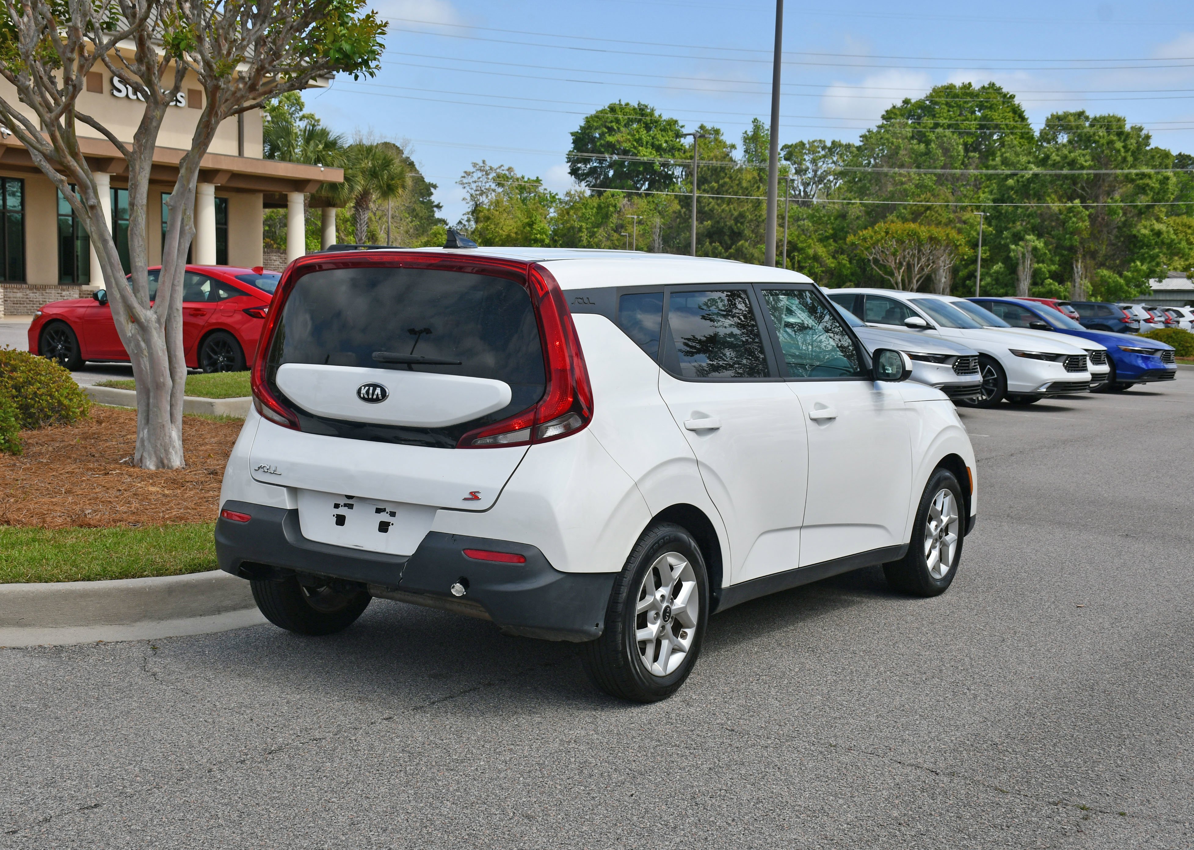 Used 2021 White Kia S image 3