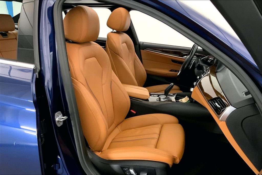 Used 2019 Mediterranean Blue Metallic BMW  image 6
