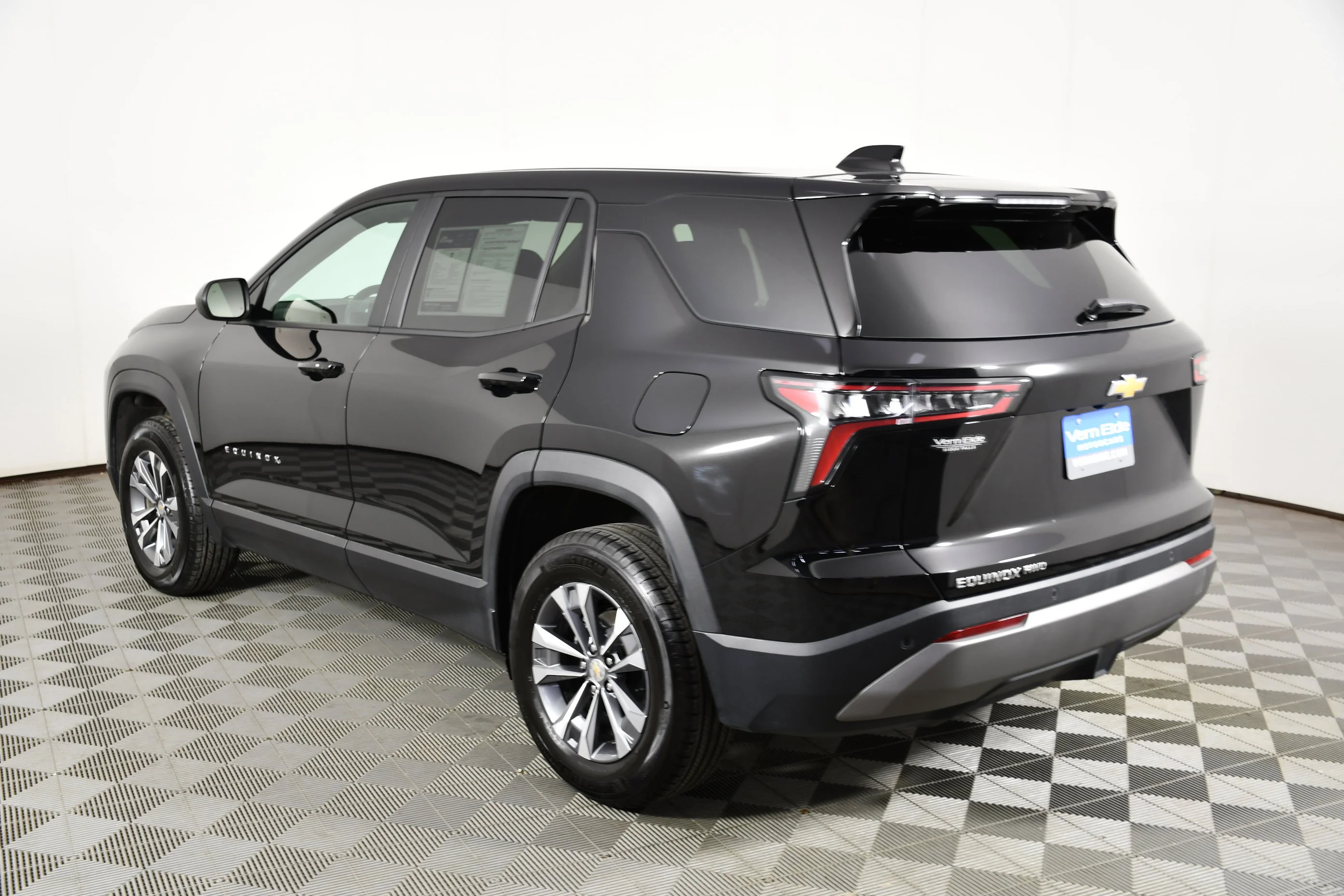Used 2026 Mosaic Black Metallic Chevrolet AWD LT image 8