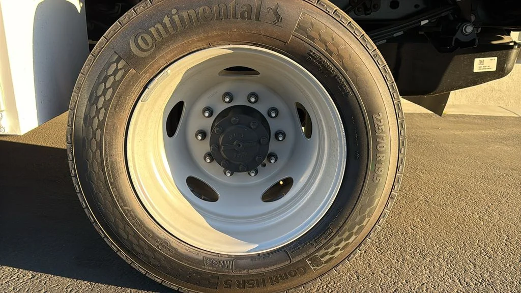 New 2026 Oxford White Ford F-450® XL image 9
