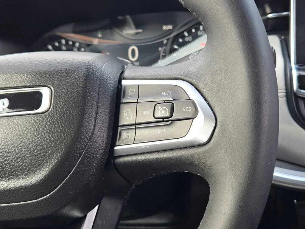 Used 2023 Crystal Metallic Jeep Limited image 28