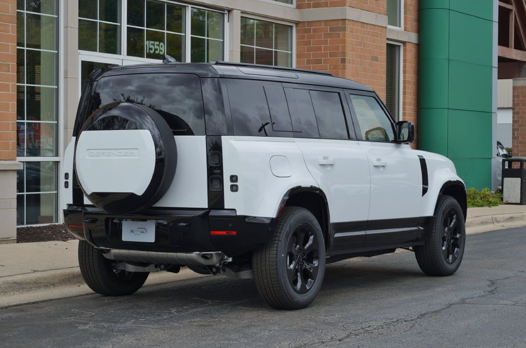 New 2026 Fuji White Land Rover X-Dynamic SE image 6