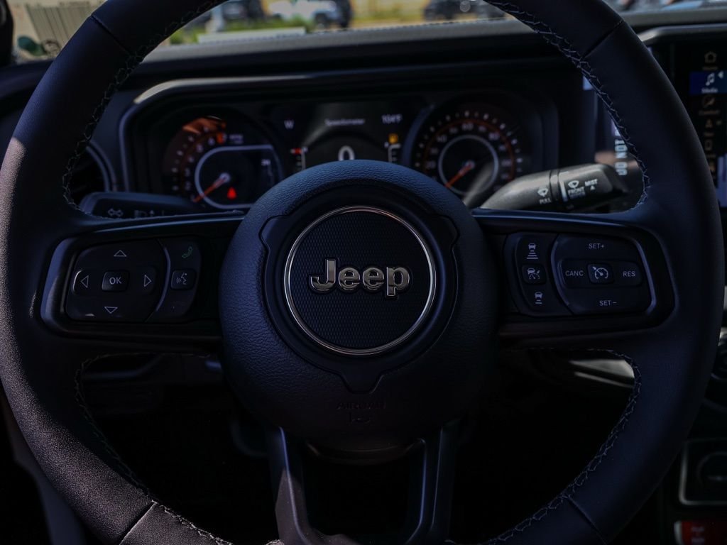 New 2026 Bright White Clear-Coat Exterior Paint Jeep Mojave image 23