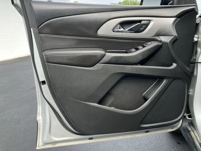 Used 2018 SILVER ICE METALLIC Chevrolet LS image 20