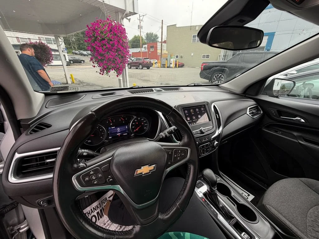Used 2022 Silver Ice Metallic Chevrolet LT image 21