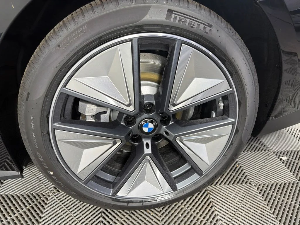 Used 2026 Black Sapphire Metallic BMW xDrive40 image 9