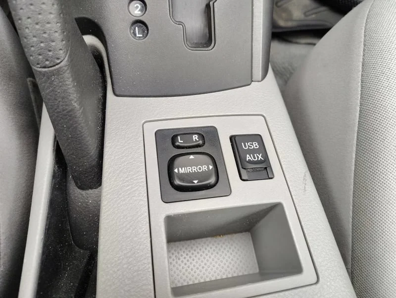 Used 2012 White Toyota 4WD 4dr I4 (Natl) image 17