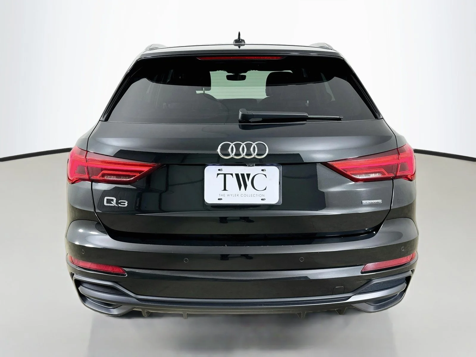Used 2022 Black Audi  image 6