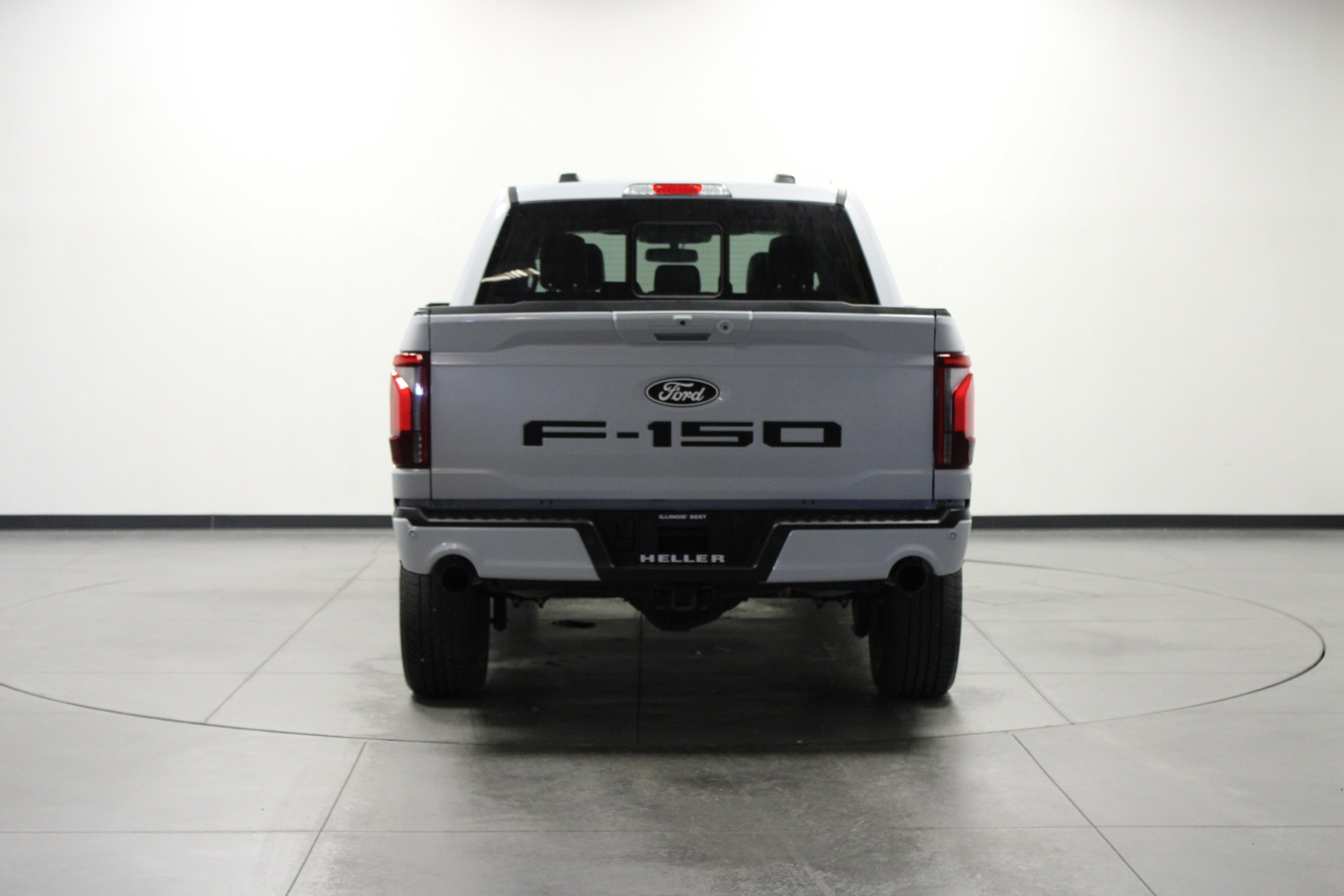 Used 2025 Space White Metallic Ford LARIAT image 5