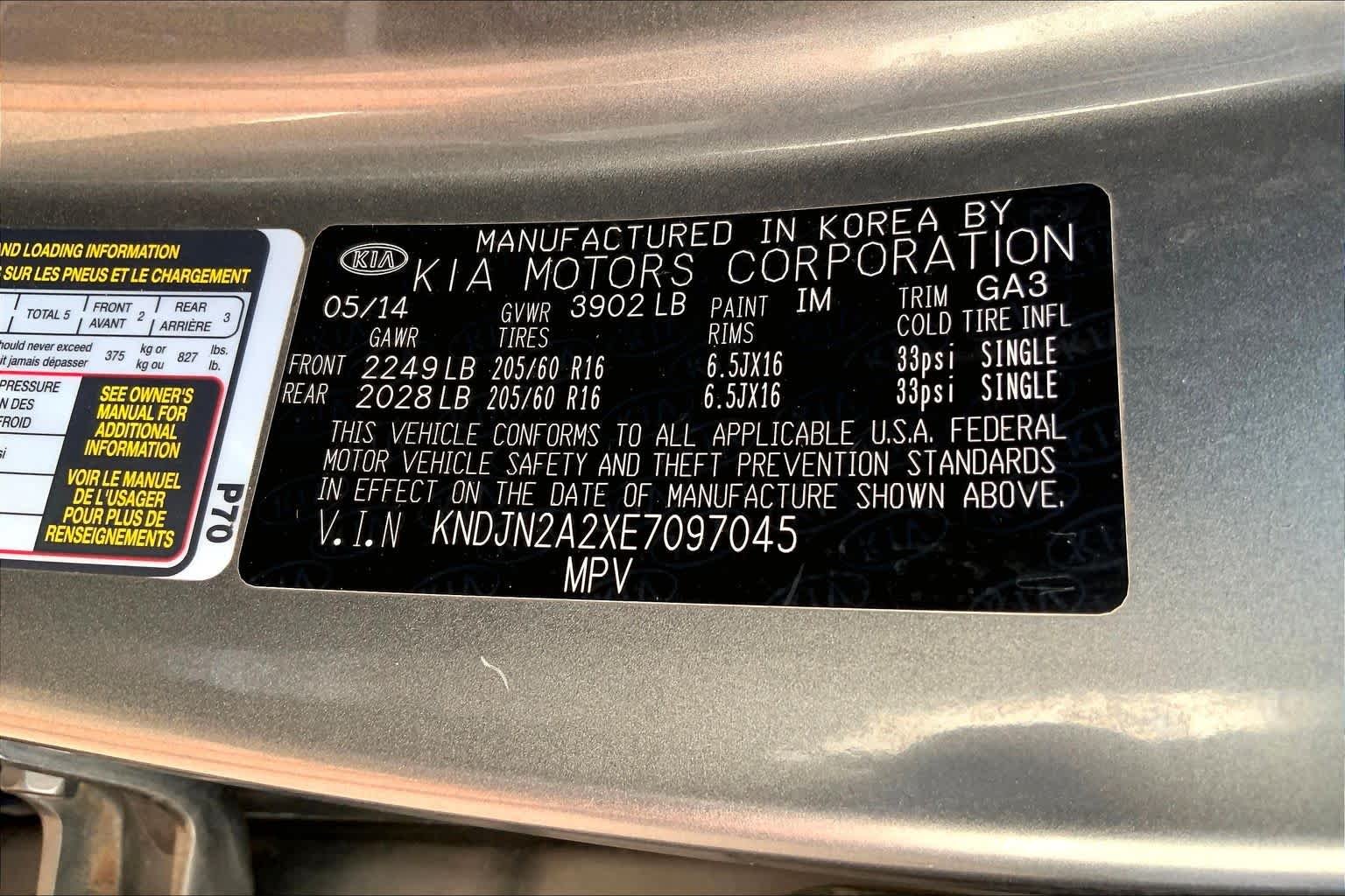Used 2014 Titanium Gray Kia Base image 33