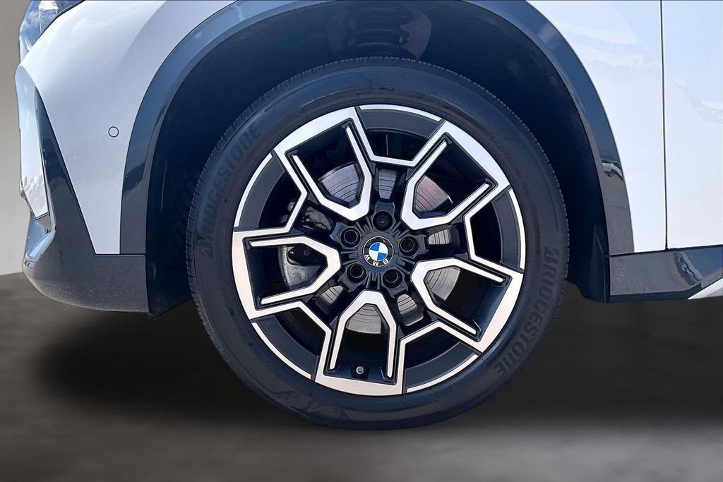 Used 2025 White BMW xDrive28i image 8