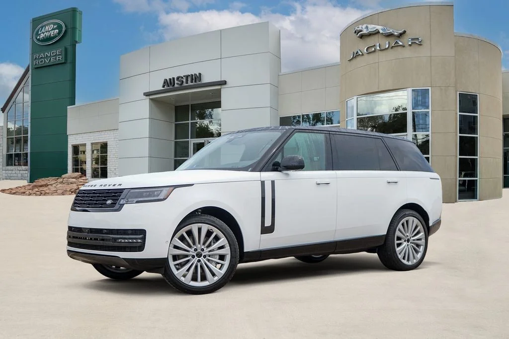 2026 Land Rover Range Rover 4.4 SE LWB 7's photo