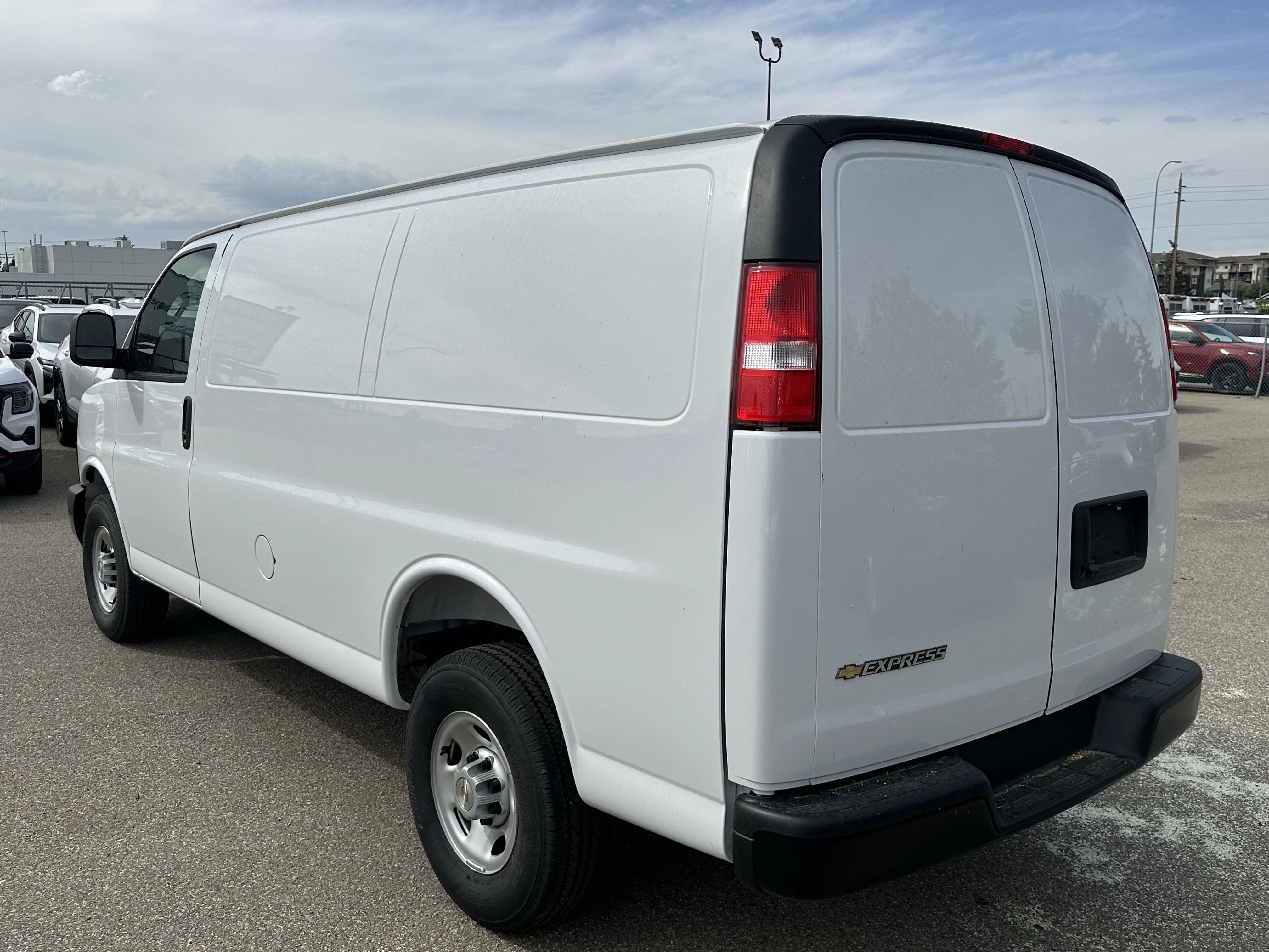 New 2026 Summit White Chevrolet RWD 3500 135 image 4