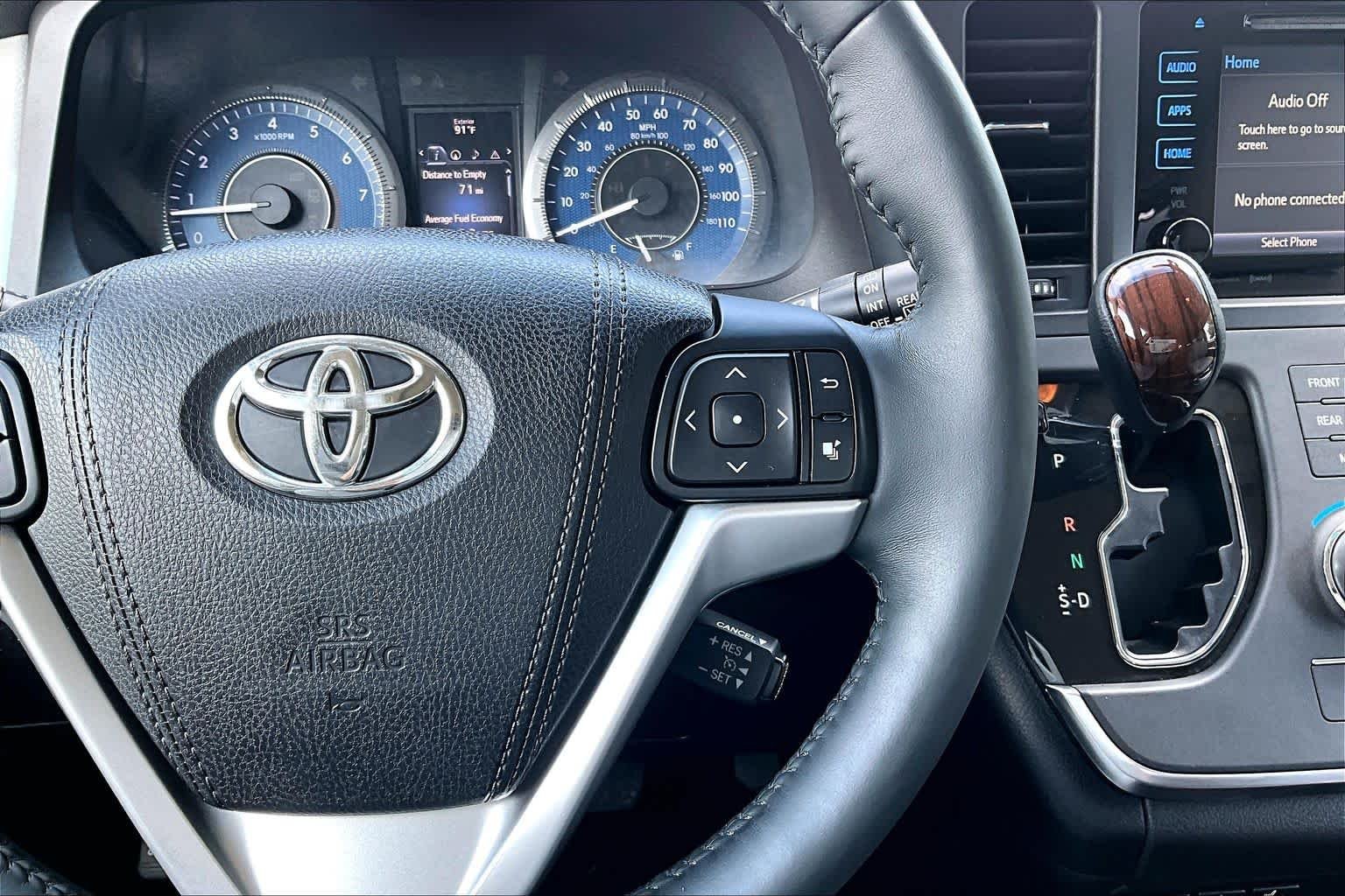 Used 2016 Blizzard Pearl Toyota Ltd Premium image 24