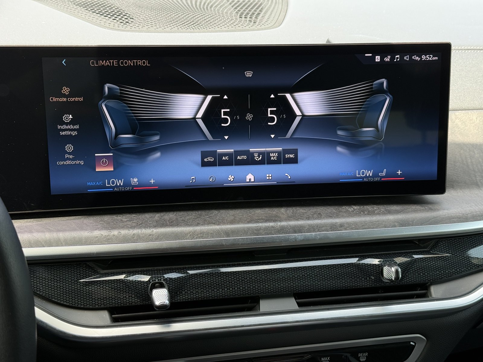 Used 2024 White Metallic BMW sDrive40i image 29