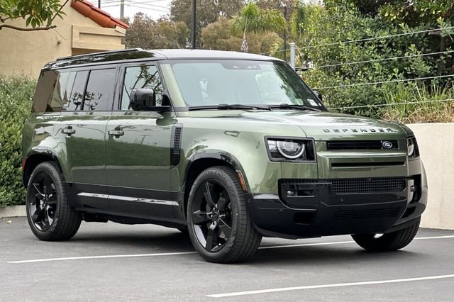 New 2026 Woolstone Green Land Rover X-Dynamic SE image 7