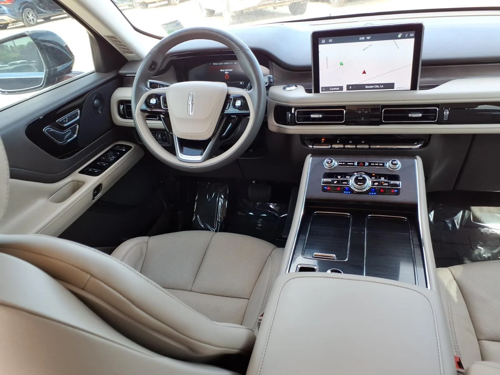 Used 2023 Diamond Red Lincoln Reserve image 4