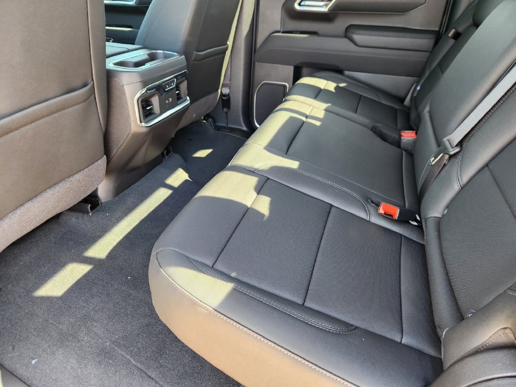 2026 GMC Sierra 1500 SLT - Photo 9
