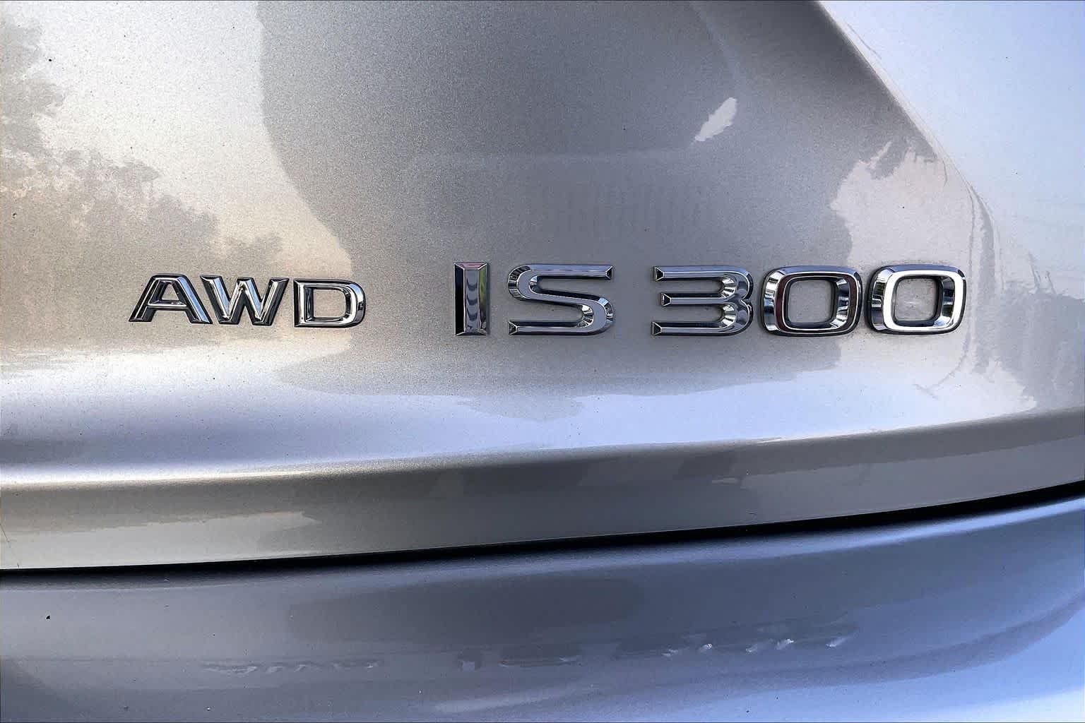 Used 2016 Atomic Silver Lexus  image 10